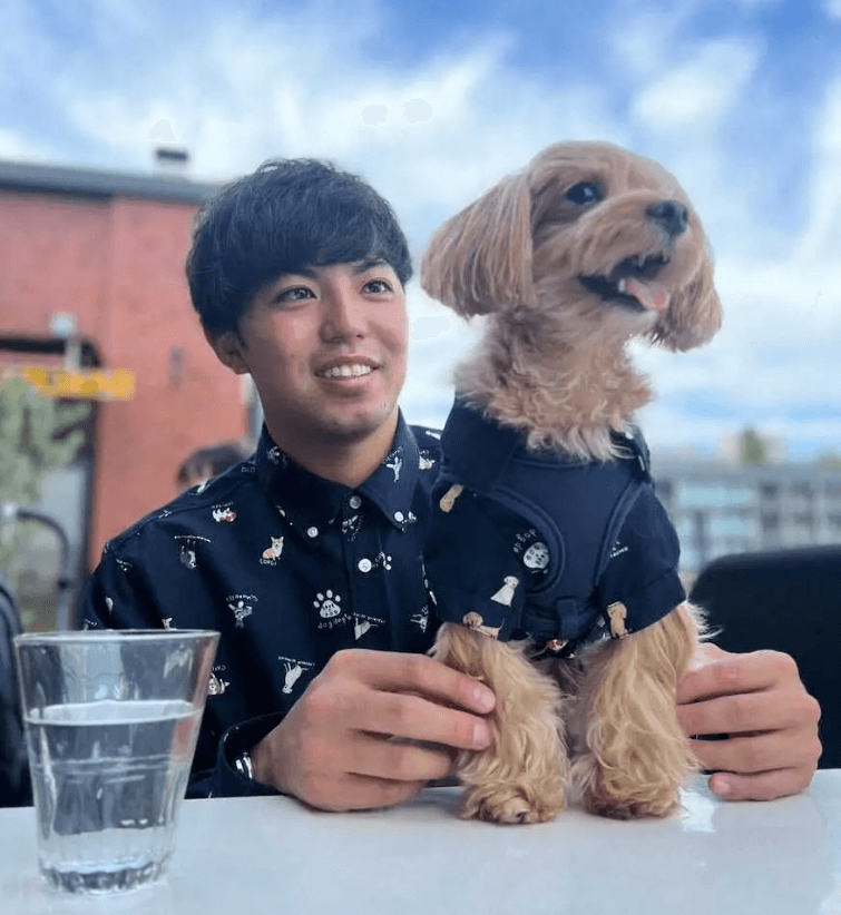 東克樹さんと愛犬マシュのツーショット画像